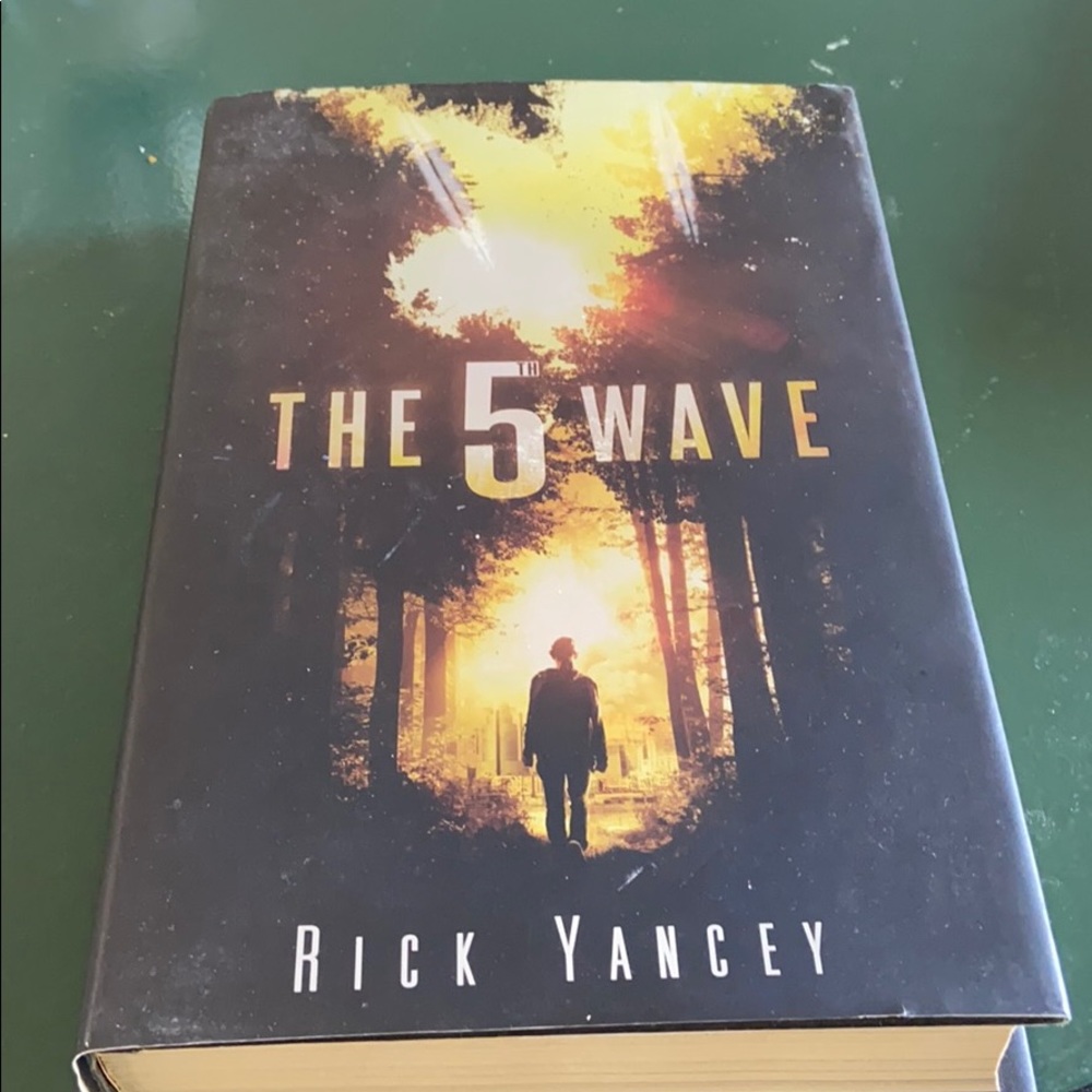 The 5th Wave by Rick Yancy